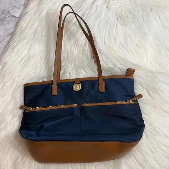 Michael Kors Kempton medium nylon pocket Tote - Picture 6 of 6
